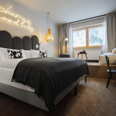 Places By Valamar Hotell 4*